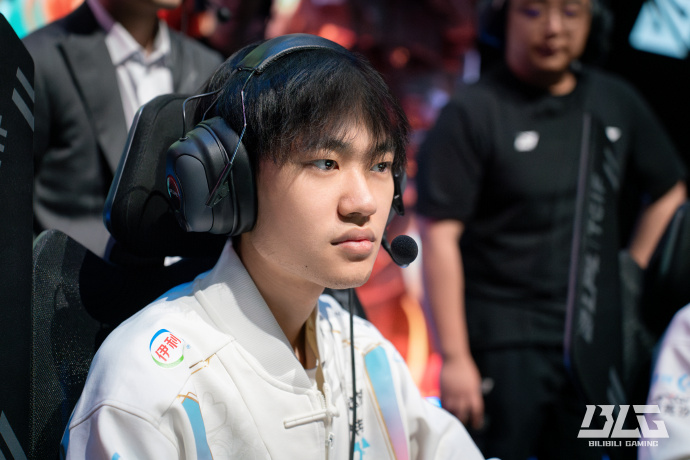 更是对其硬 更是对其硬