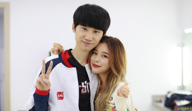 25亿美元 25亿美元