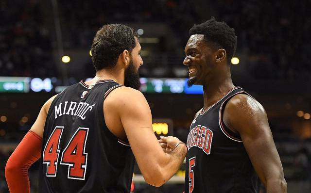 士一家周六